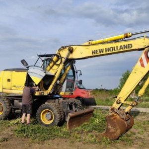 foto 16t excavator legs docs New Holland MH City