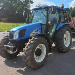 foto 86HP tractor New Holland T5040