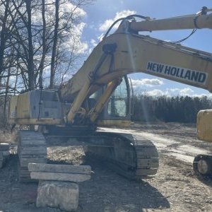 foto 49.6t excavator New Holland E485 Kobelco